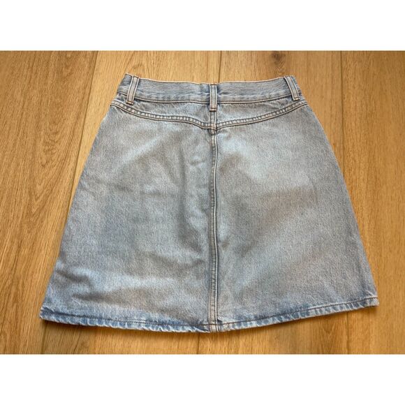 ASOS Light Wash Denim Button-Front Mini Skirt – Size US 4 NWOT - Picture 2 of 5